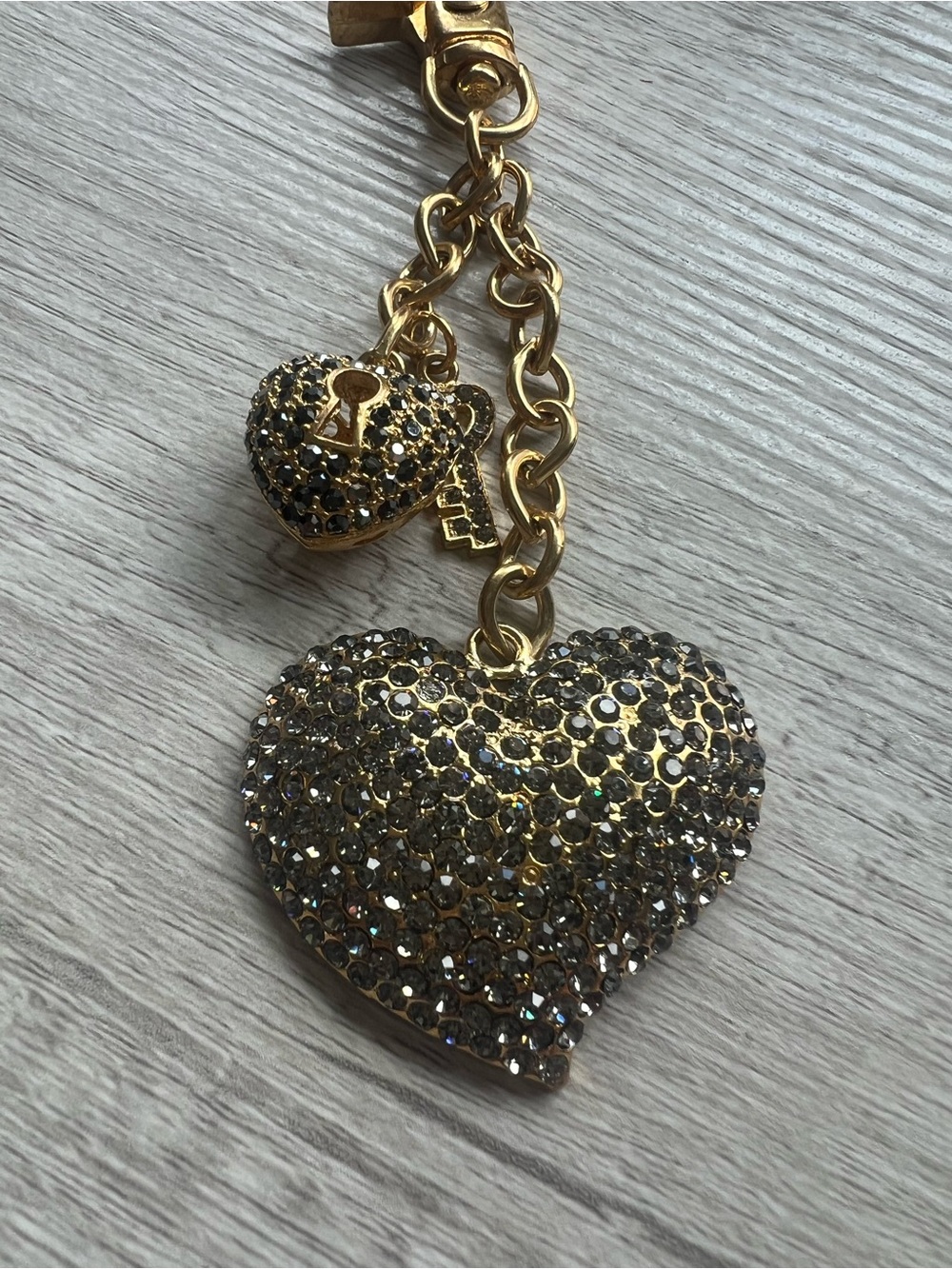 Cara New York Gold bagcharm or keychain. - Picture 9 of 9